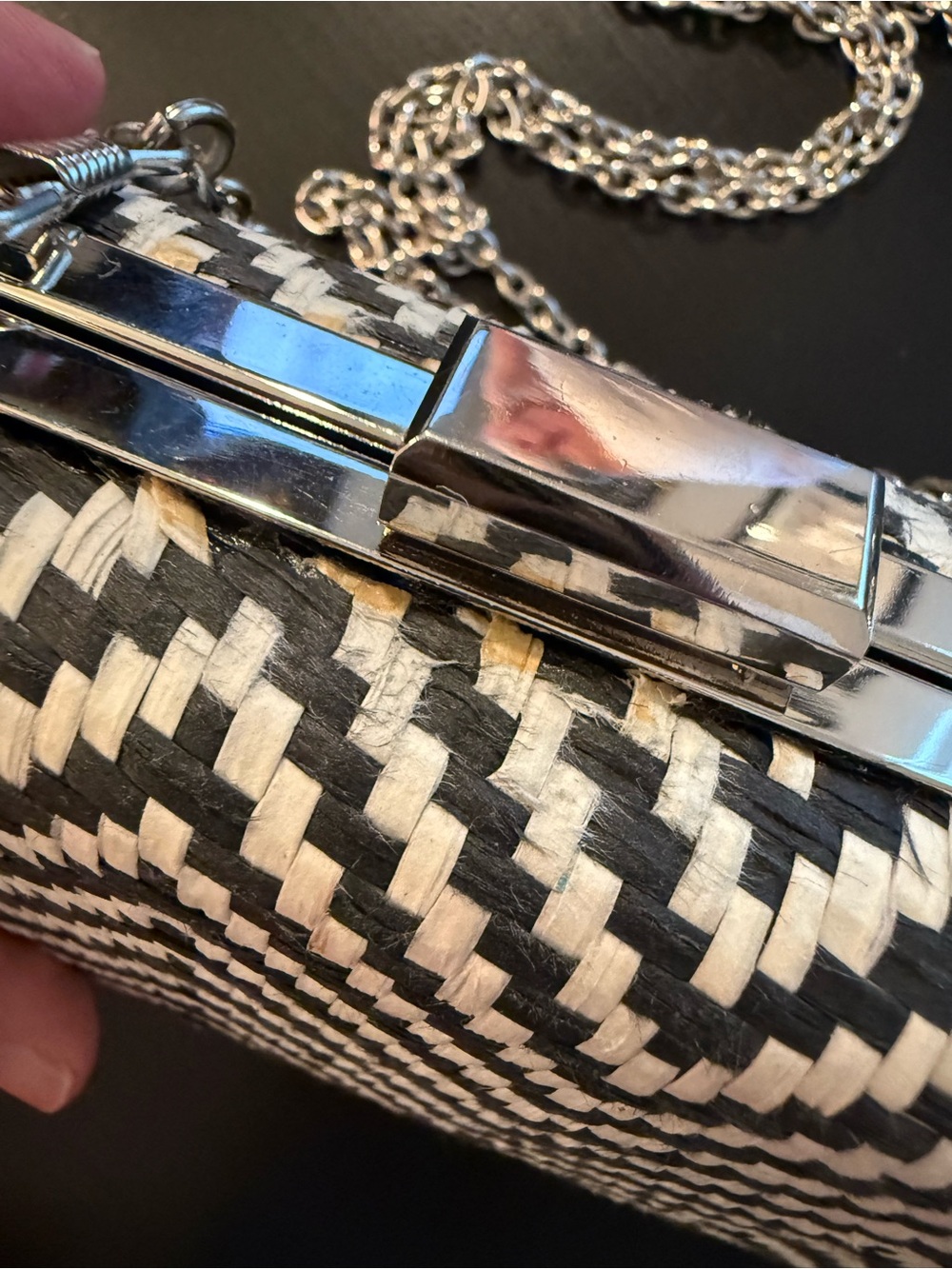 SPECIAL OCCASION Black & white chevron clutch bag with chain strap. - Picture 4 of 6